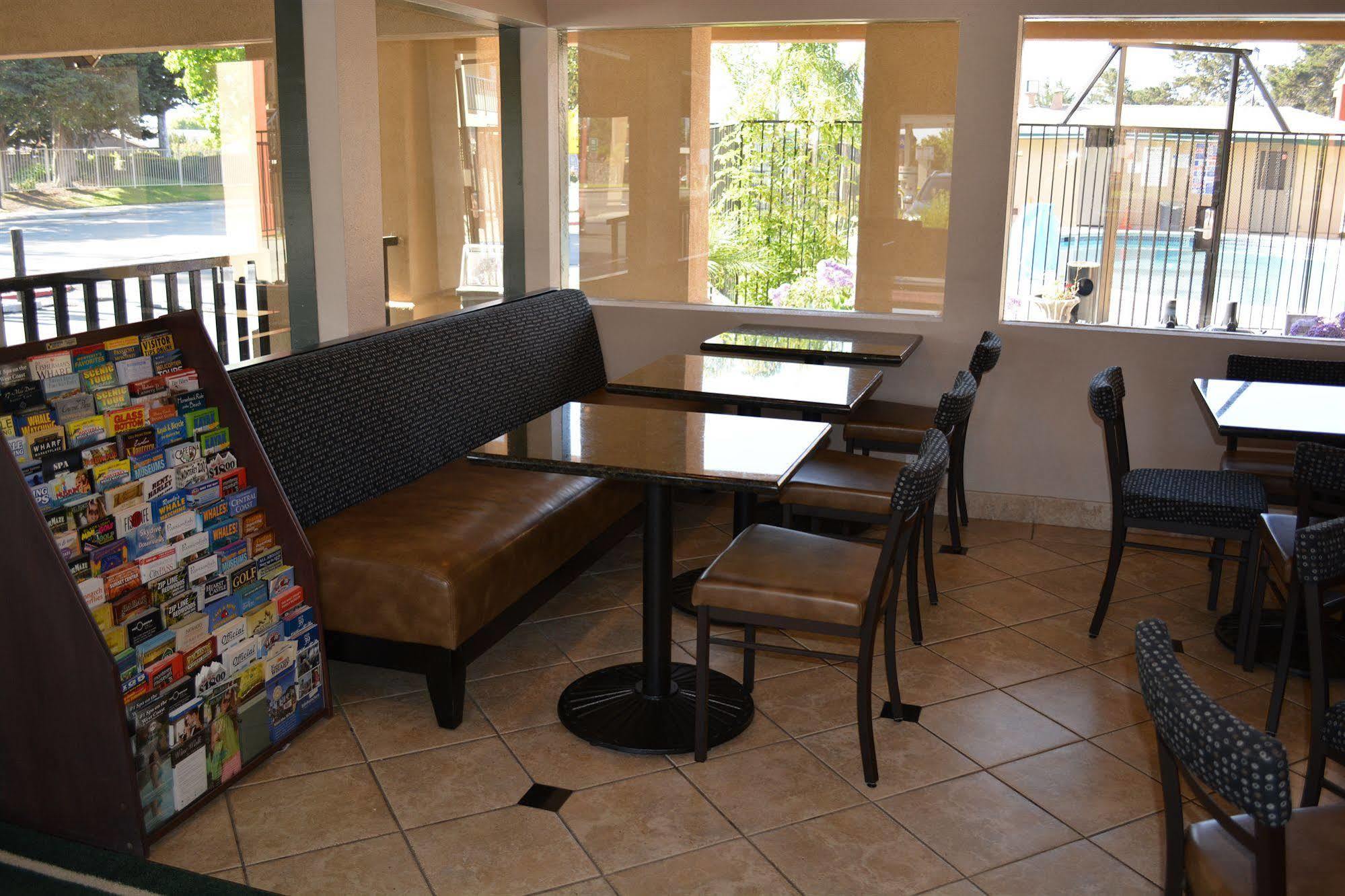Super 8 By Wyndham Salinas Motel Exterior photo